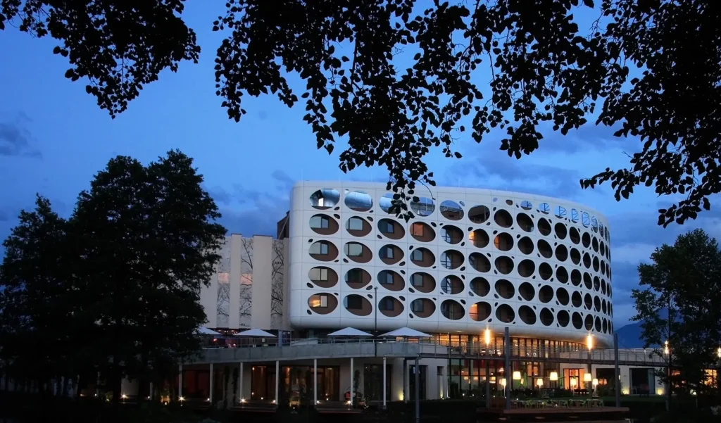 wedofacades-the-wave-facade-10